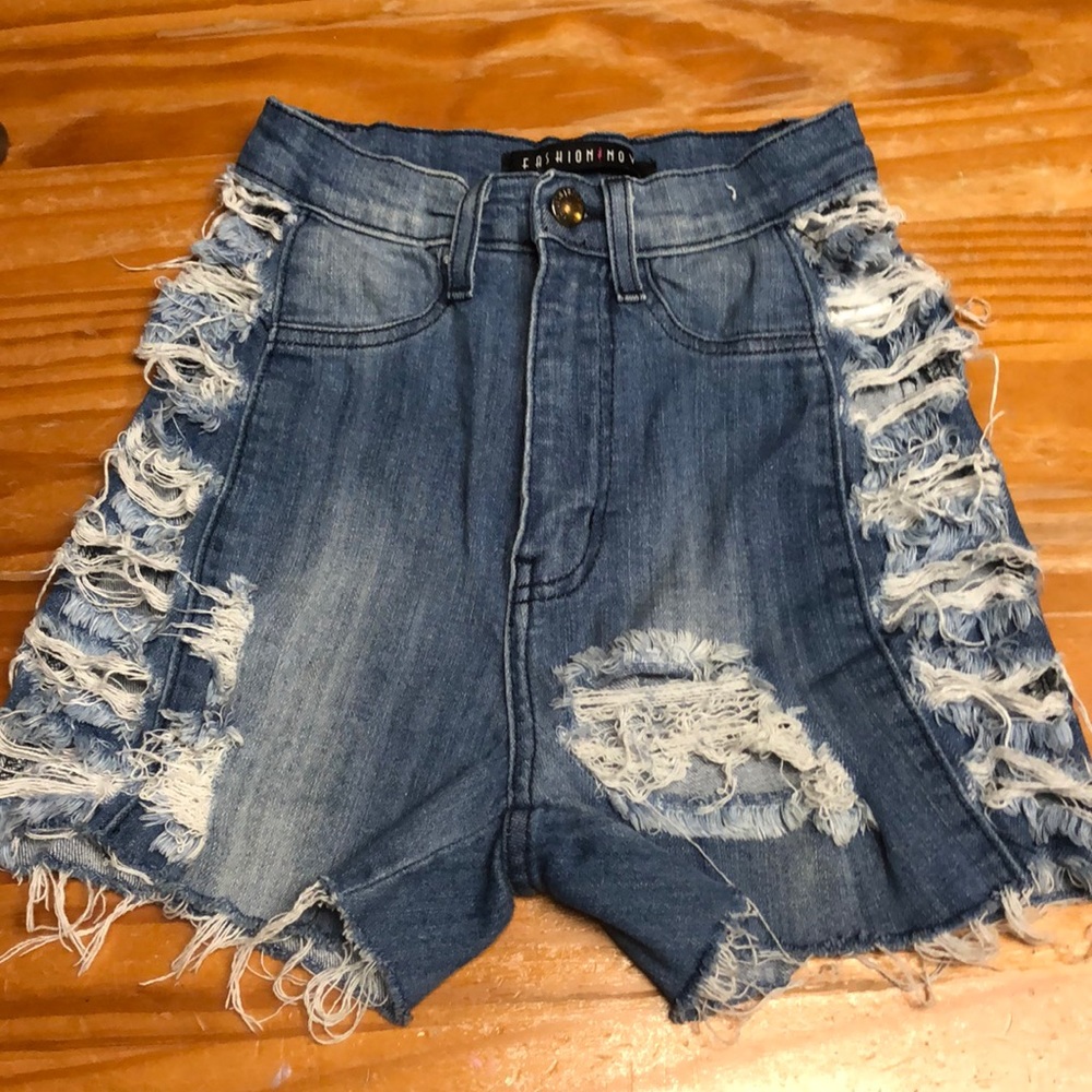 SIZE 3 Women’s FashionNova distressed jeans shorts